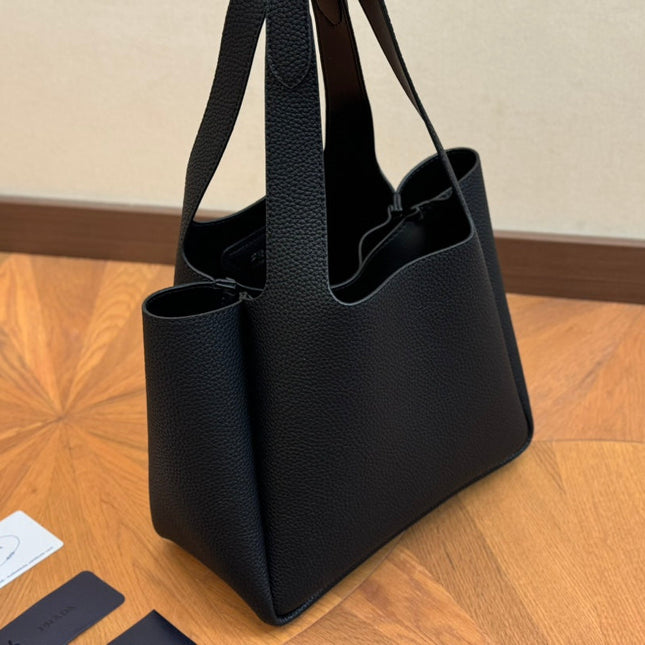 PRA 25 BASKET BAG IN BLACK CALFSKIN