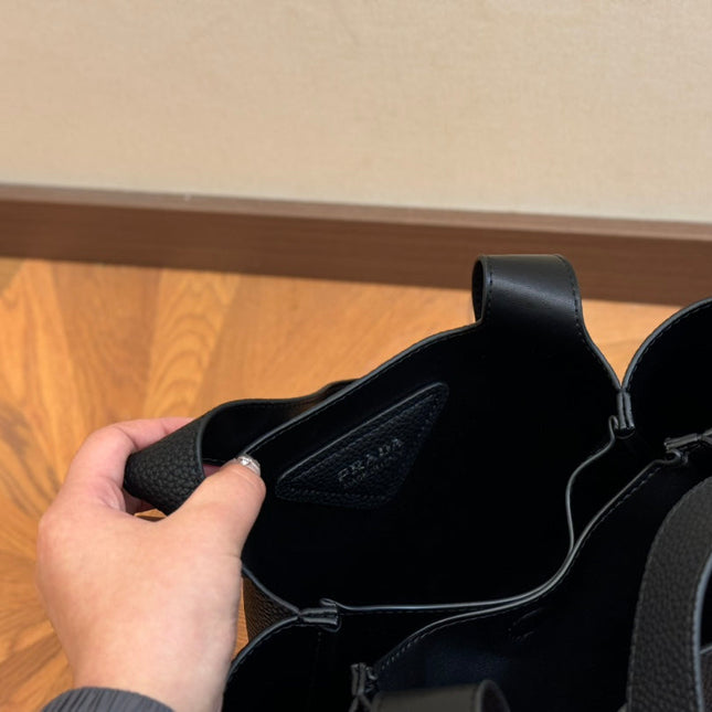 PRA 25 BASKET BAG IN BLACK CALFSKIN