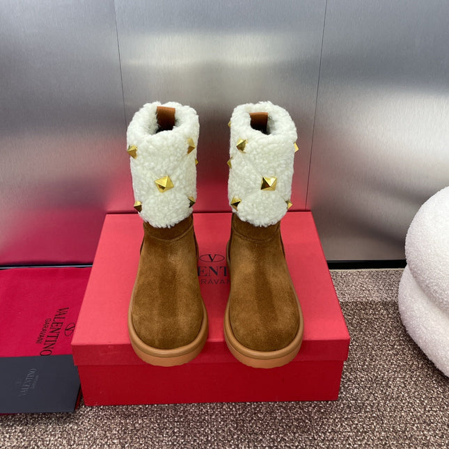 ANKLE STUDDED BOOTS IN SEPIA BROWN SUEDE AND WHITE SHEARLING LINING