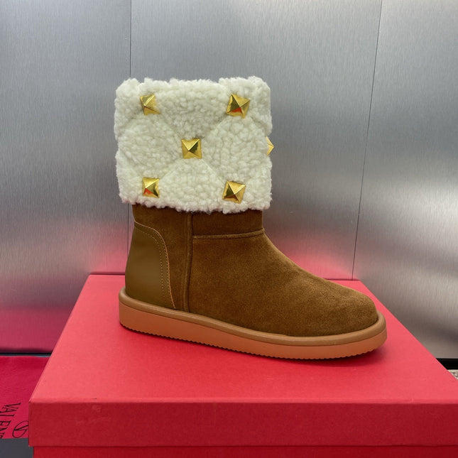 ANKLE STUDDED BOOTS IN SEPIA BROWN SUEDE AND WHITE SHEARLING LINING