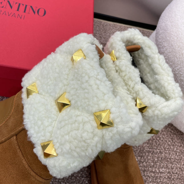 ANKLE STUDDED BOOTS IN SEPIA BROWN SUEDE AND WHITE SHEARLING LINING