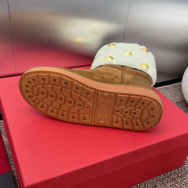 ANKLE STUDDED BOOTS IN SEPIA BROWN SUEDE AND WHITE SHEARLING LINING