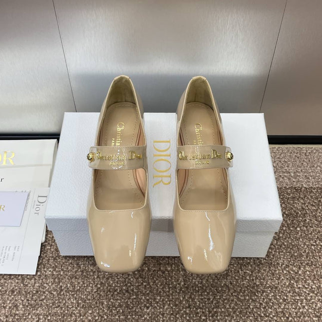 MEDIUM 35 MM HEEL PUMP IN CAMEL BEIGE PATENT CALFSKIN