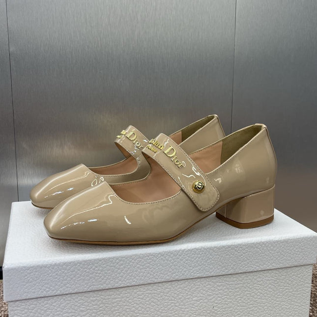 MEDIUM 35 MM HEEL PUMP IN CAMEL BEIGE PATENT CALFSKIN