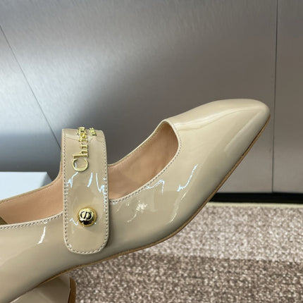 MEDIUM 35 MM HEEL PUMP IN CAMEL BEIGE PATENT CALFSKIN