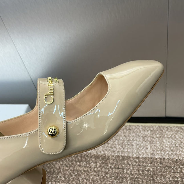 MEDIUM 35 MM HEEL PUMP IN CAMEL BEIGE PATENT CALFSKIN