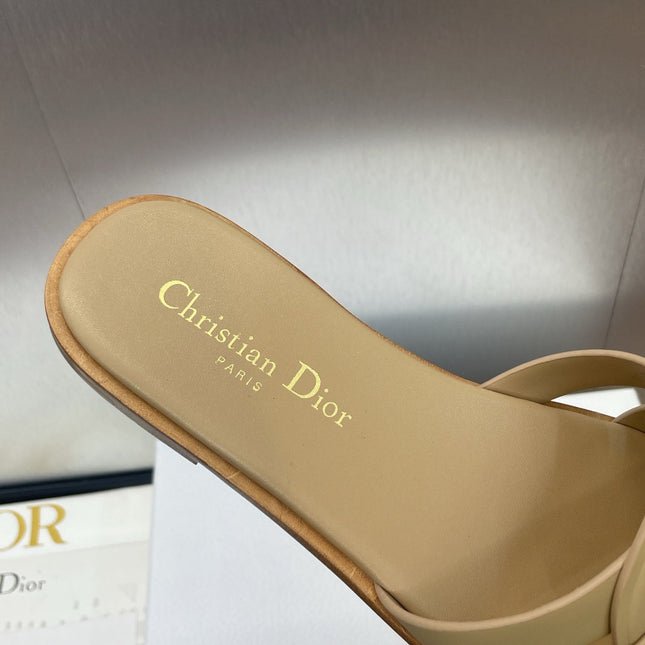 D-CLUB SLIDE SANDAL 25S IN GOLDEN BEIGE CALFSKIN