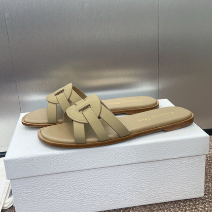 D-CLUB SLIDE SANDAL 25S IN GOLDEN BEIGE CALFSKIN