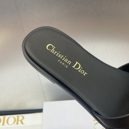 D-CLUB SLIDE SANDAL 25S IN BLACK CALFSKIN