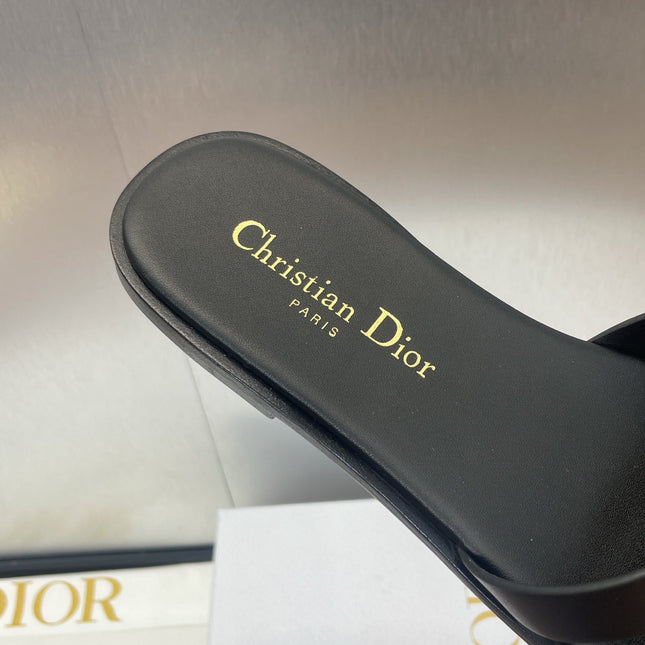 D-CLUB SLIDE SANDAL 25S IN BLACK CALFSKIN