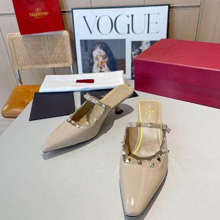 ROCKSTUD CAGED MULES 5 CM IN BISQUE BEIGE CALFSKIN