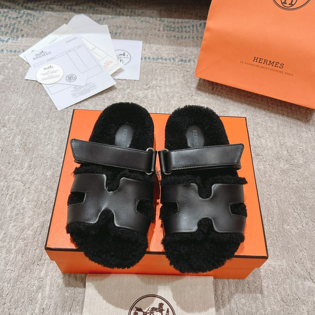 CHYPRE SANDAL IN BLACK SHEARLING AND CALFSKIN