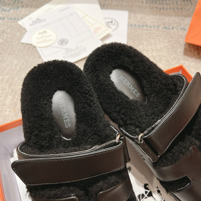 CHYPRE SANDAL IN BLACK SHEARLING AND CALFSKIN