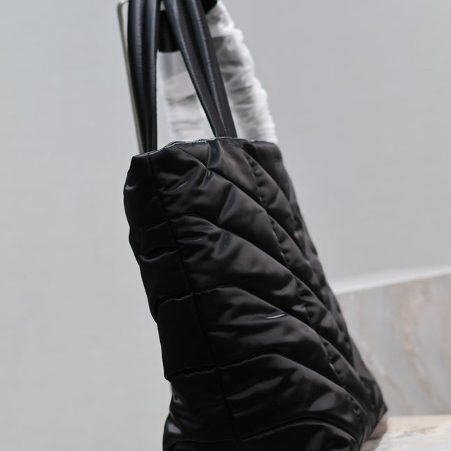 PUFFER LARGE TOTE BAG 57 IN BLACK SILK