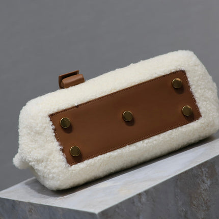 SAC DE JOUR 22 IN WHITE SHEARLING AND BROWN CALFSKIN TRIM