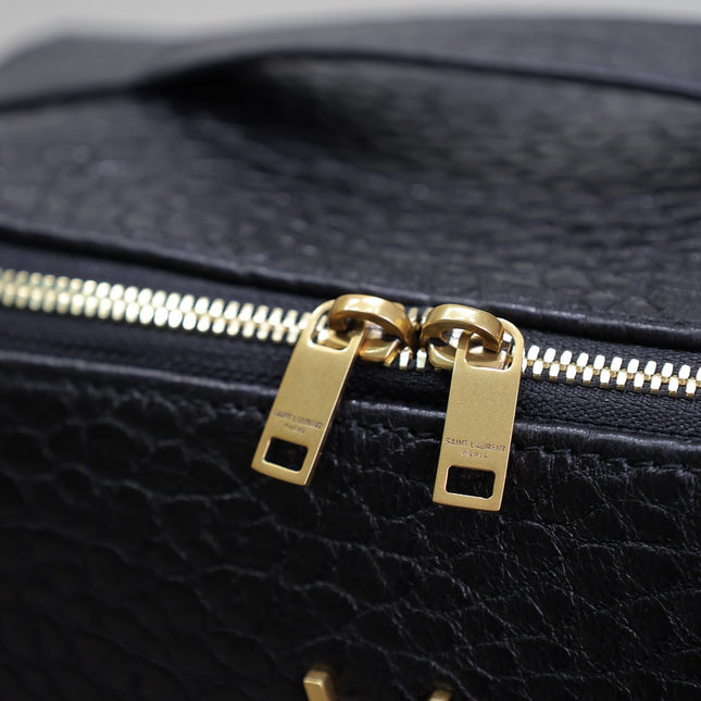 COMESTIC POUCH IN BLACK LAMBSKIN GOLD LOGO