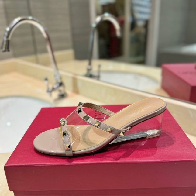 ROCKSTUD MULE SANDALS IN LIGHT PINK CALFSKIN AND TRANSPARENT PVC FILM