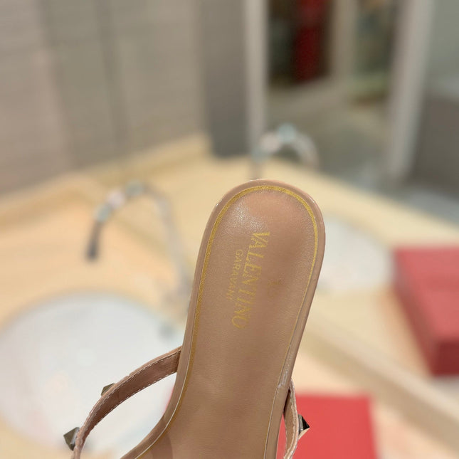 ROCKSTUD MULE SANDALS IN CAMEL BROWN CALFSKIN AND TRANSPARENT PVC FILM