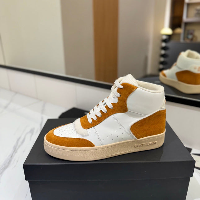 MID-TOP SNEAKERS IN WHITE PERFORATED LAMBSKIN AND BRONZE ORANGE SUEDE