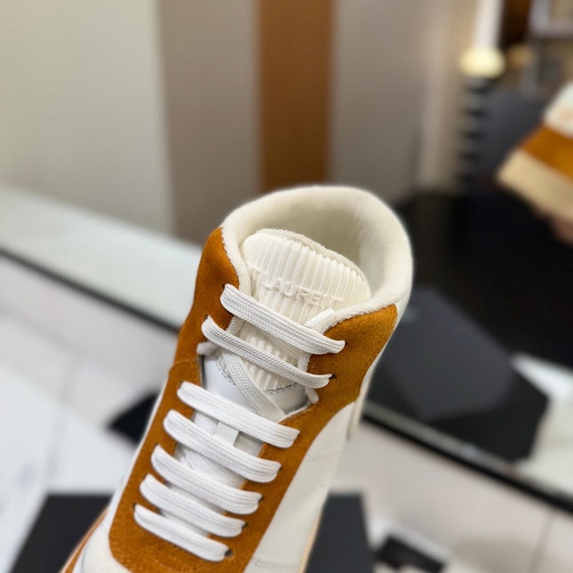 MID-TOP SNEAKERS IN WHITE PERFORATED LAMBSKIN AND BRONZE ORANGE SUEDE