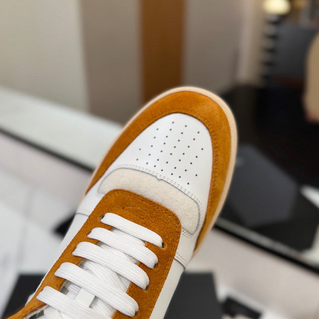 MID-TOP SNEAKERS IN WHITE PERFORATED LAMBSKIN AND BRONZE ORANGE SUEDE