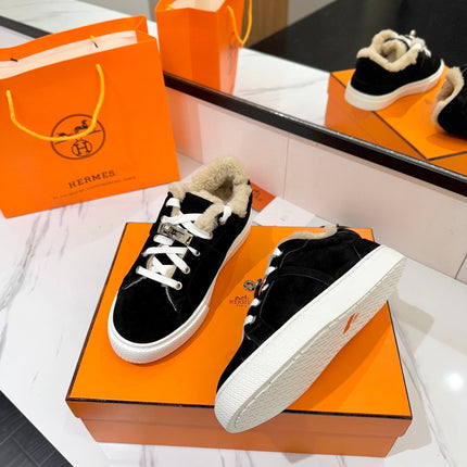 DAY SNEAKER IN BLACK SUEDE AND FLEECE LINING