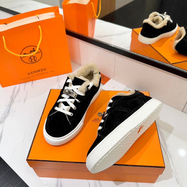 DAY SNEAKER IN BLACK SUEDE AND FLEECE LINING