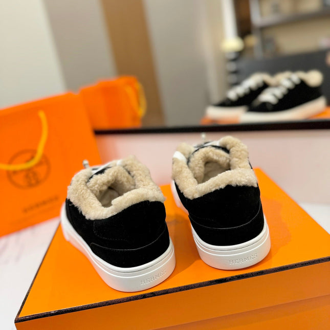DAY SNEAKER IN BLACK SUEDE AND FLEECE LINING