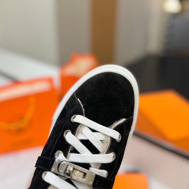 DAY SNEAKER IN BLACK SUEDE AND FLEECE LINING