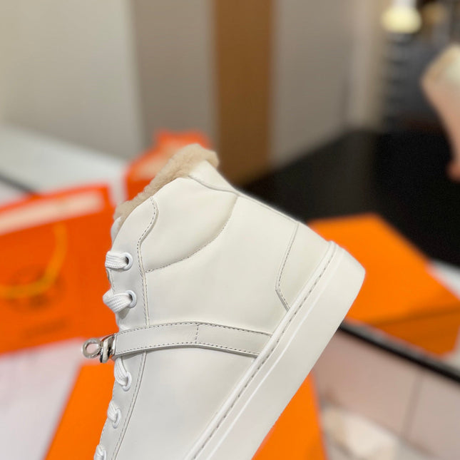 CHEALSEA BOOTS IN WHITE CALFSKIN AND FLEECE LINING