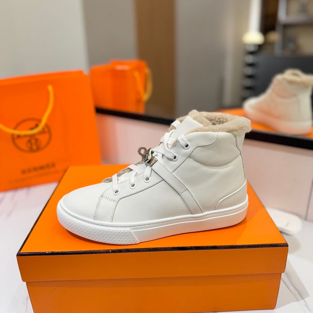 CHEALSEA BOOTS IN WHITE CALFSKIN AND FLEECE LINING