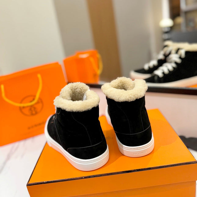 CHEALSEA BOOTS IN BLACK SUEDE AND FLEECE LINING