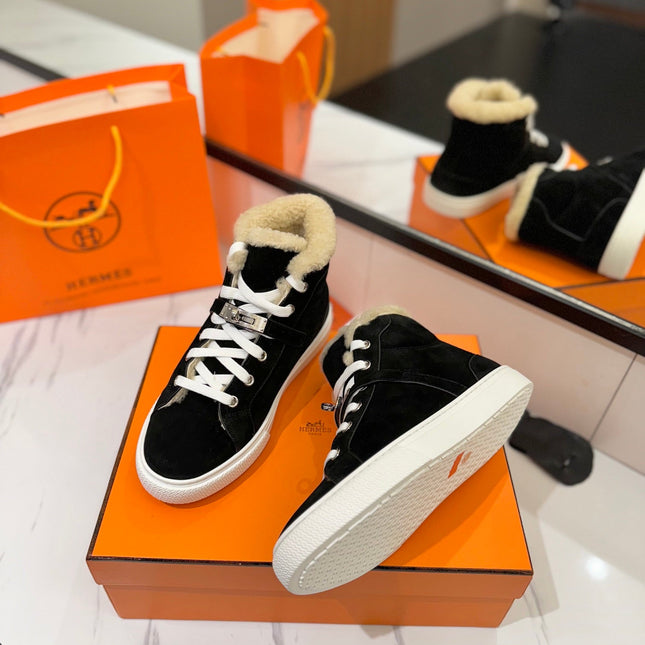 CHEALSEA BOOTS IN BLACK SUEDE AND FLEECE LINING