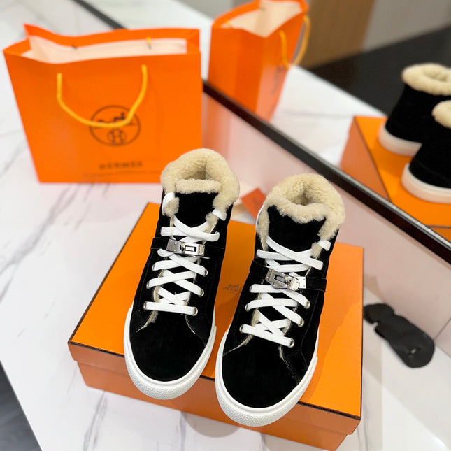 CHEALSEA BOOTS IN BLACK SUEDE AND FLEECE LINING