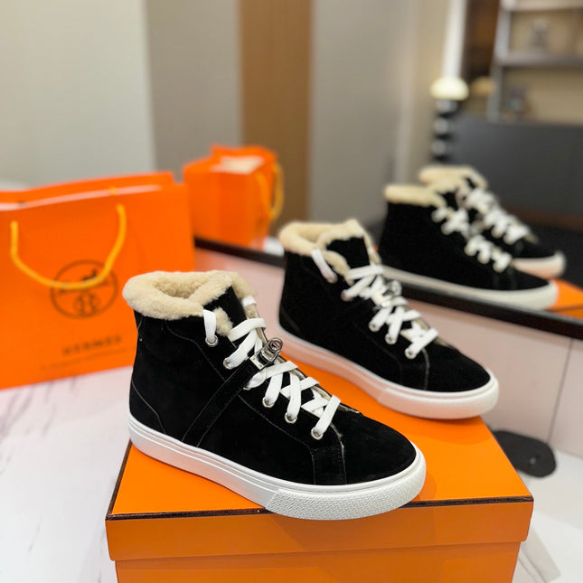 CHEALSEA BOOTS IN BLACK SUEDE AND FLEECE LINING