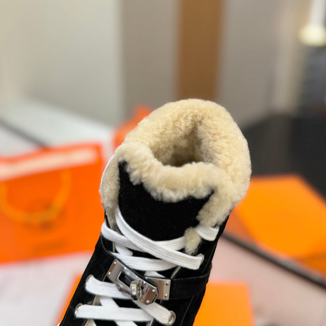 CHEALSEA BOOTS IN BLACK SUEDE AND FLEECE LINING