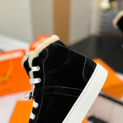 CHEALSEA BOOTS IN BLACK SUEDE AND FLEECE LINING