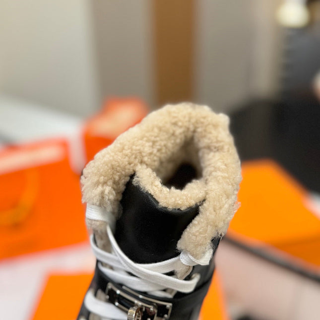 CHEALSEA BOOTS IN BLACK LAMBSKIN AND FLEECE LINING