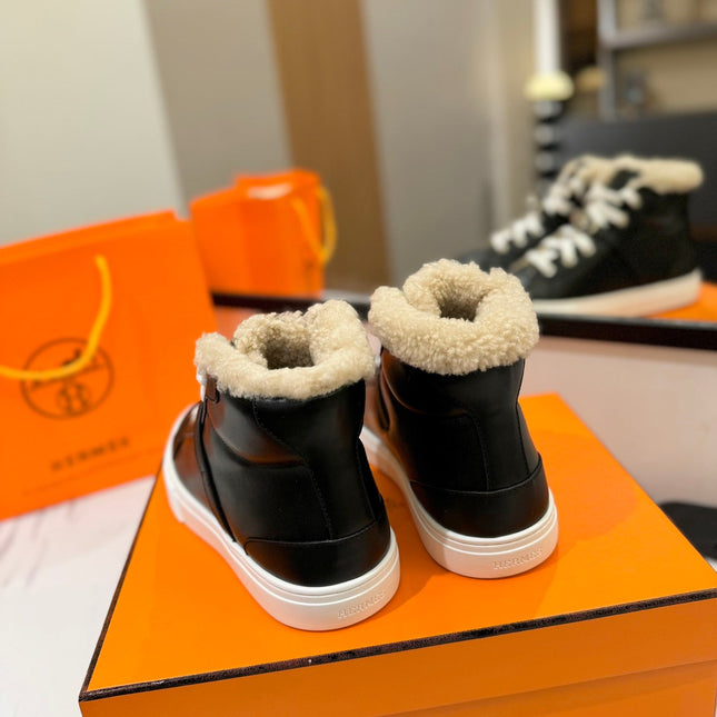 CHEALSEA BOOTS IN BLACK LAMBSKIN AND FLEECE LINING