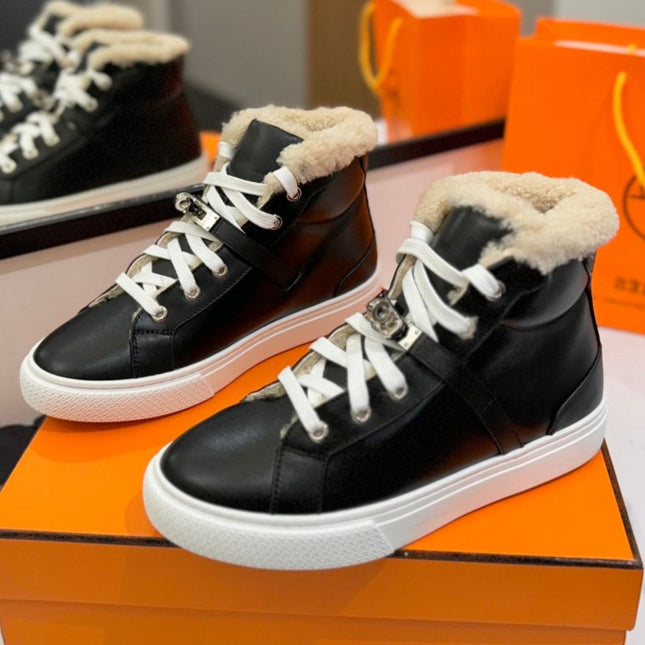 CHEALSEA BOOTS IN BLACK LAMBSKIN AND FLEECE LINING