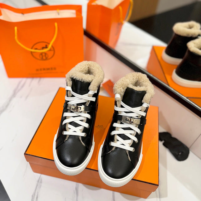 CHEALSEA BOOTS IN BLACK LAMBSKIN AND FLEECE LINING