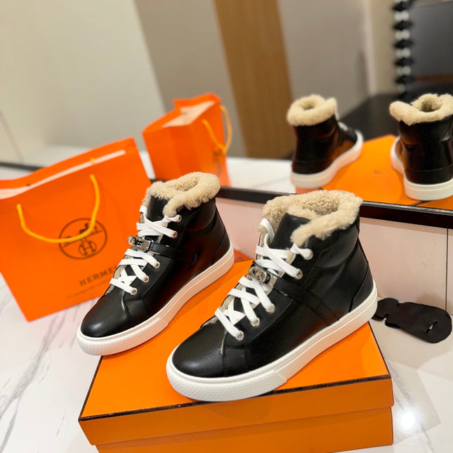 CHEALSEA BOOTS IN BLACK LAMBSKIN AND FLEECE LINING