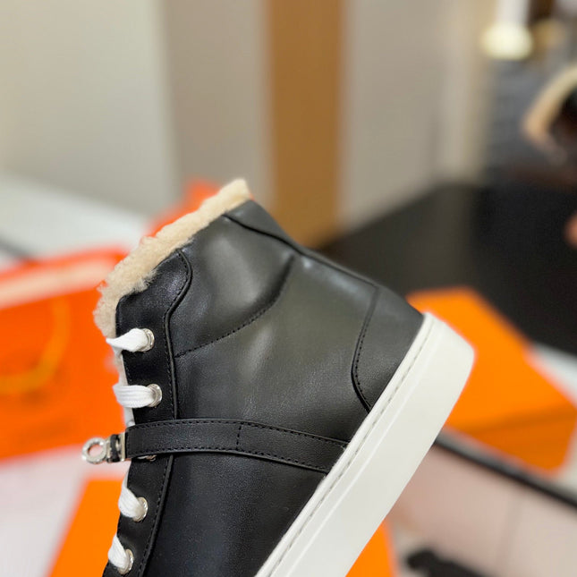 CHEALSEA BOOTS IN BLACK LAMBSKIN AND FLEECE LINING