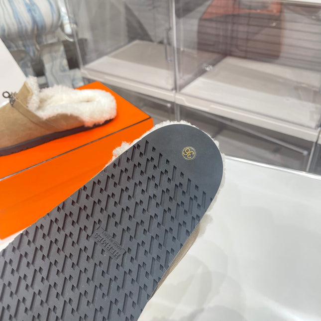 SLIP-ON MULE IN TORTILLA BROWN SUEDE AND SHEARLING LINING