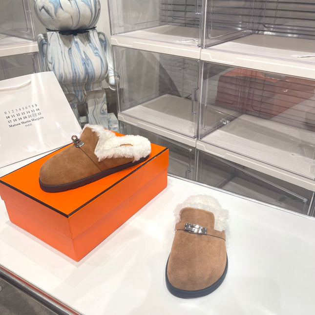 SLIP-ON MULE IN MEDIUM BROWN SUEDE AND SHEARLING LINING