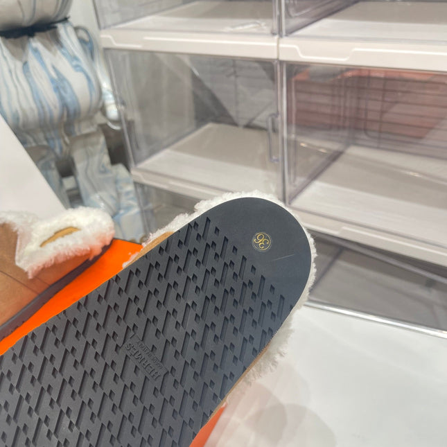 SLIP-ON MULE IN MEDIUM BROWN SUEDE AND SHEARLING LINING