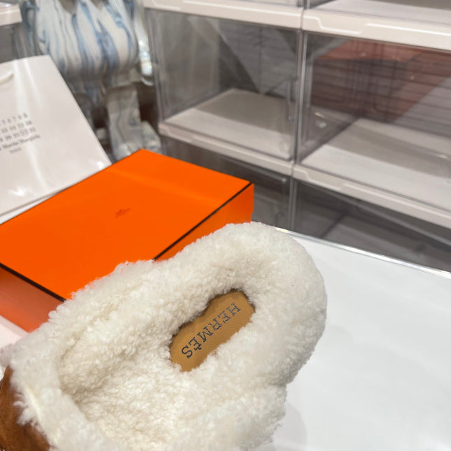 SLIP-ON MULE IN UMBER BROWN SUEDE AND SHEARLING LINING