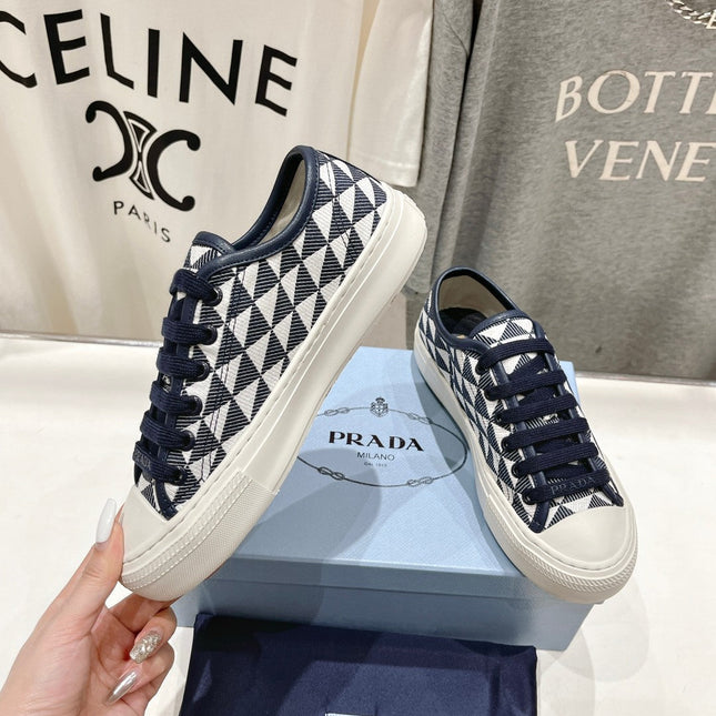 PRA PRINTED COTTON SNEAKERS WHITE AND BLACK TRIANGLE CANVAS