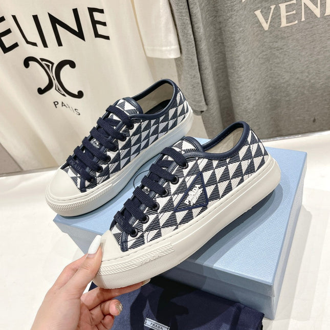 PRA PRINTED COTTON SNEAKERS WHITE AND BLACK TRIANGLE CANVAS