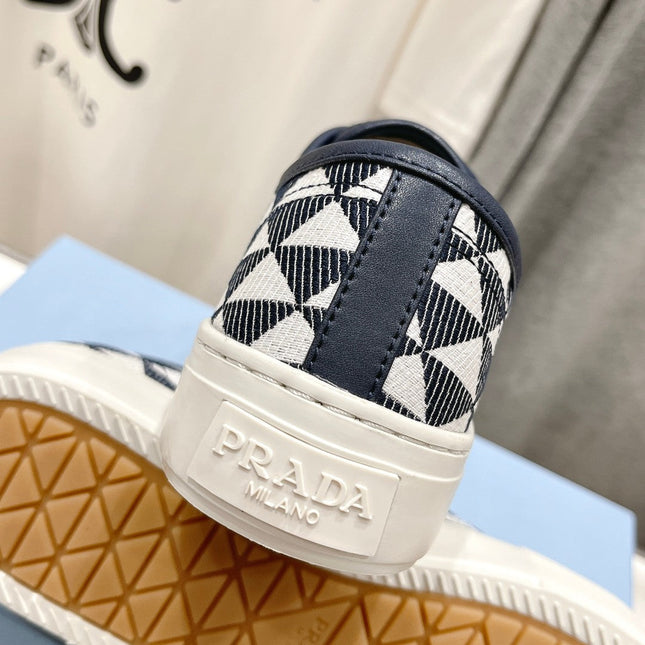 PRA PRINTED COTTON SNEAKERS WHITE AND BLACK TRIANGLE CANVAS